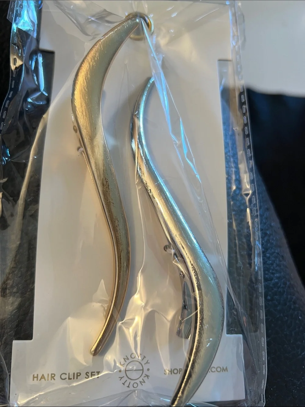 KNOTTY- NWT HAIR CLIP 2 PACK